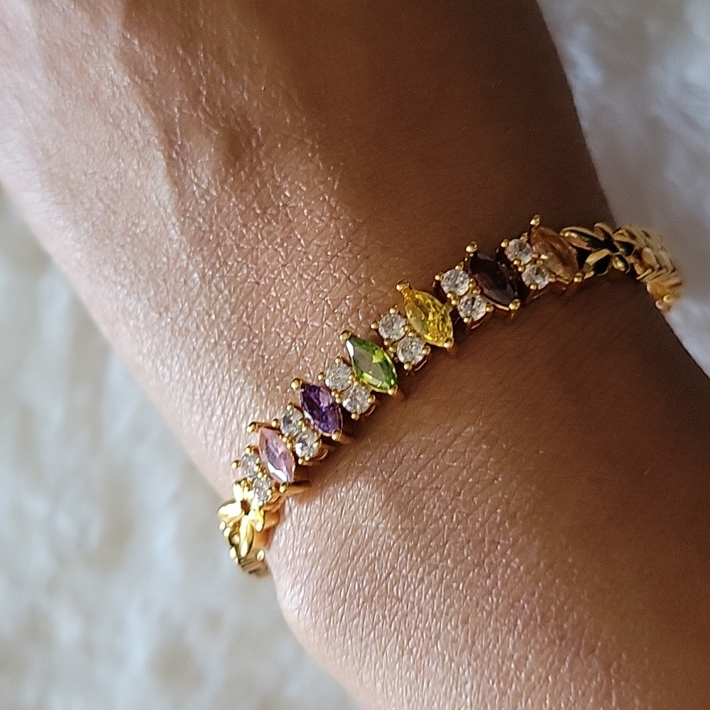 Gorgeous Rhinestone Bracelet Goldtone